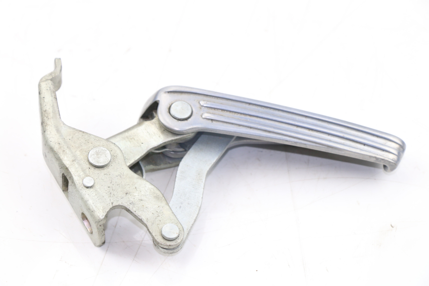 photo de Poggiapiedi posteriore destro PIAGGIO VESPA GTS IE 300 (2010 - 2016) - Primo piano ad alta risoluzione