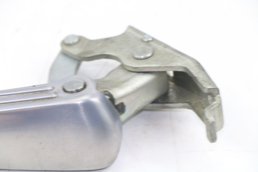 photo de Poggiapiedi posteriore destro PIAGGIO VESPA GTS IE 300 (2010 - 2016) - Ispezione visiva dettagliata