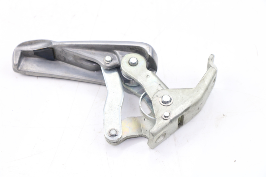 photo de Poggiapiedi posteriore destro PIAGGIO VESPA GTS IE 300 (2010 - 2016) - Primo piano tecnico