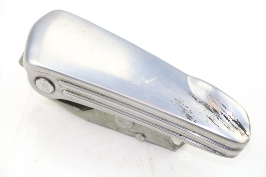 photo de Poggiapiedi posteriore destro PIAGGIO VESPA GTS IE 300 (2010 - 2016) - Stato della superficie e materiale