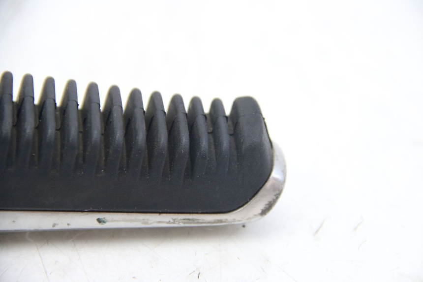 photo de PIANTAFERRO POSTERIORE DESTRO SUZUKI SIXTEEN 125 (2008 - 2010)