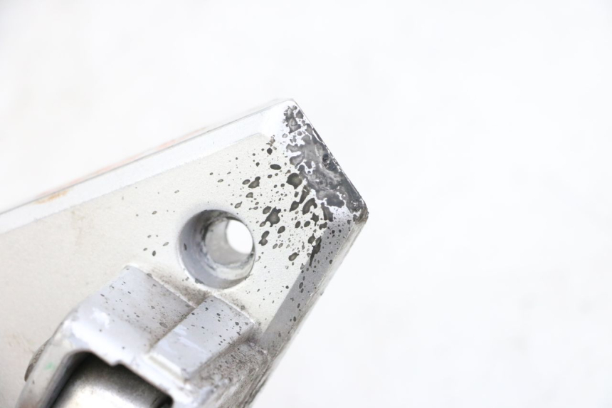 photo de PEDANA POSTERIORE DESTRA PEUGEOT SPEEDFIGHT 4 4T EFI 50 (2021 - 2025) - Zoom sullo stato d'uso