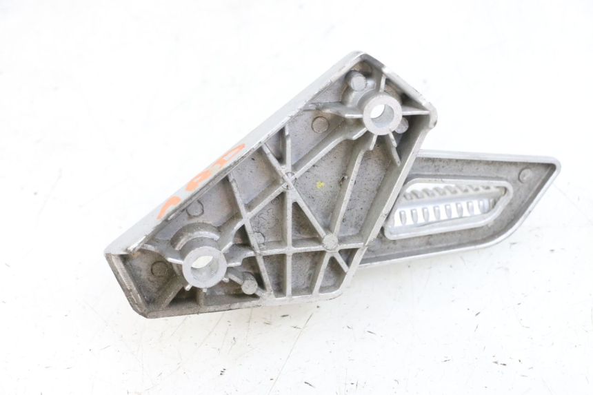 photo de PEDANA POSTERIORE DESTRA PEUGEOT SPEEDFIGHT 4 4T EFI 50 (2021 - 2025) - Primo piano tecnico