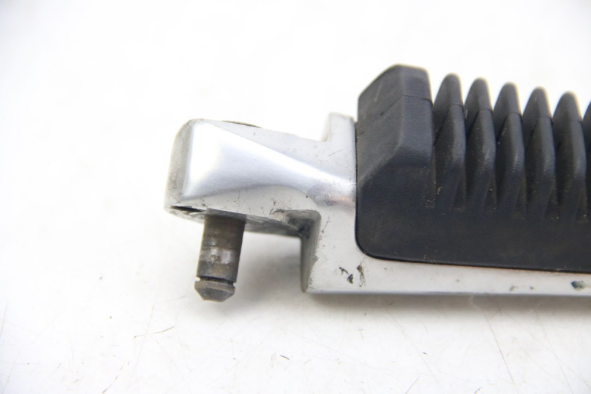 photo de PIANTAFERRO POSTERIORE DESTRO SUZUKI SIXTEEN 125 (2008 - 2010)