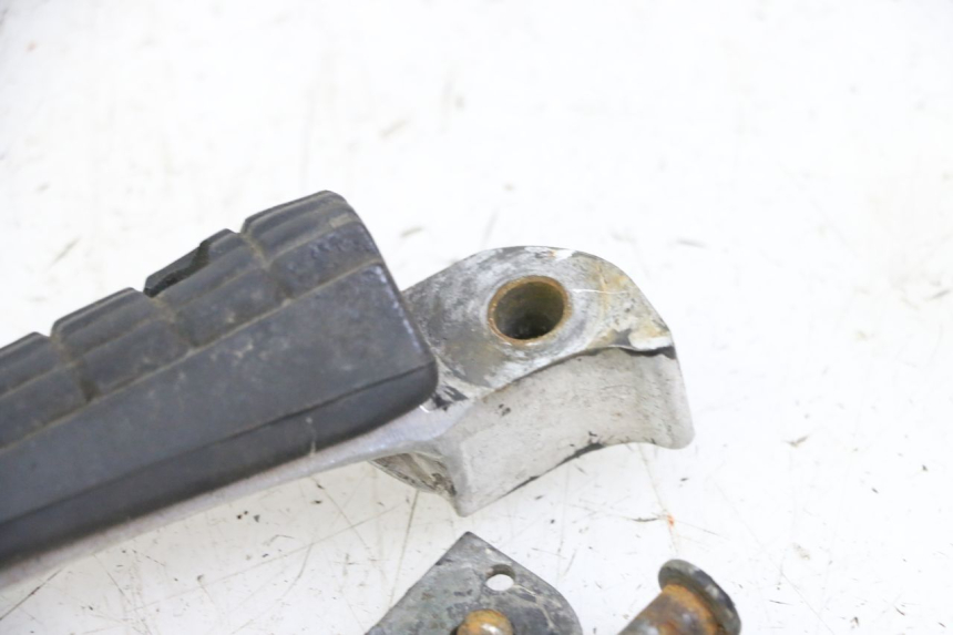 photo de PEDANA POSTERIORE DESTRA YAMAHA XJN DIVERSION 600 (2000 - 2003)