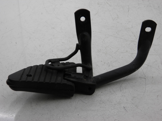 photo de CALE PIED ARRIERE GAUCHE HONDA SH 125 (2003 - 2004)