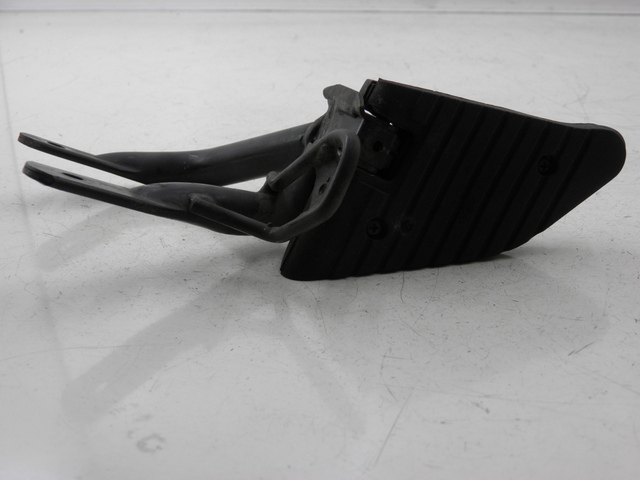 photo de CALE PIED ARRIERE GAUCHE HONDA SH 125 (2003 - 2004)