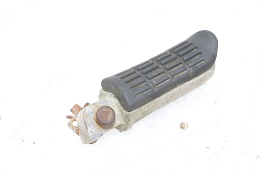 photo de PEDANA POSTERIORE SINISTRA HONDA NSR R 125 (1994 - 2003) - Primo piano tecnico