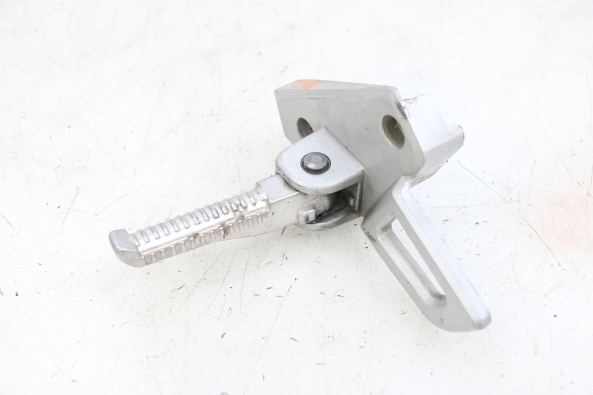 photo de PEDANA POSTERIORE SINISTRA PEUGEOT SPEEDFIGHT 4 4T EFI 50 (2021 - 2025) - Dettaglio del componente