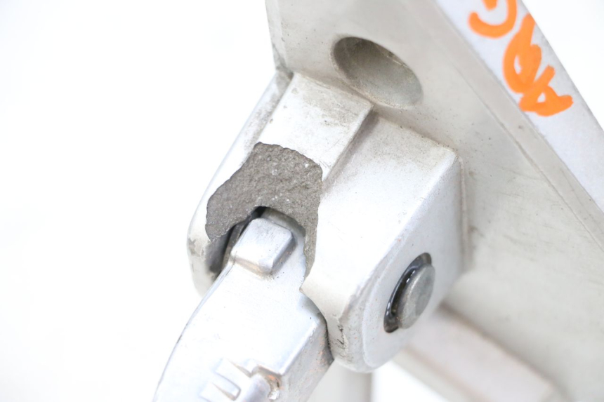 photo de PEDANA POSTERIORE SINISTRA PEUGEOT SPEEDFIGHT 4 4T EFI 50 (2021 - 2025) - Primo piano tecnico