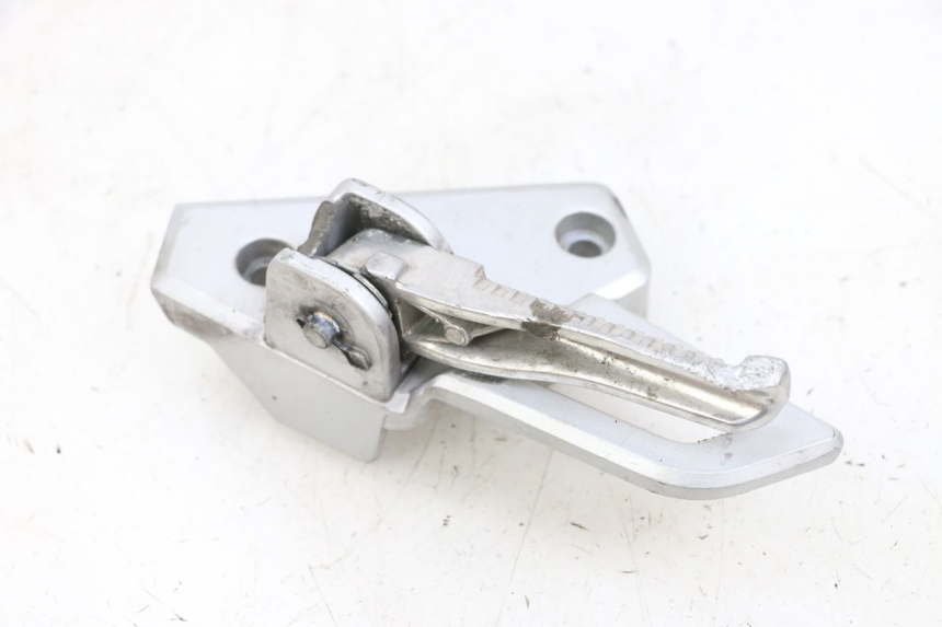 photo de PEDANA POSTERIORE SINISTRA PEUGEOT SPEEDFIGHT 4 4T EFI 50 (2021 - 2025) - Dettagli dei punti di fissaggio