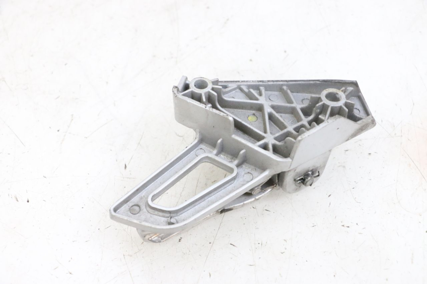 photo de PEDANA POSTERIORE SINISTRA PEUGEOT SPEEDFIGHT 4 4T EFI 50 (2021 - 2025) - Stato della superficie e materiale