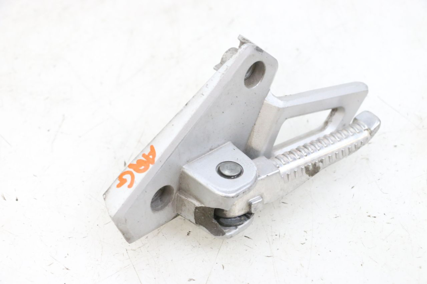 photo de PEDANA POSTERIORE SINISTRA PEUGEOT SPEEDFIGHT 4 4T EFI 50 (2021 - 2025) - Marcature e riferimenti originali