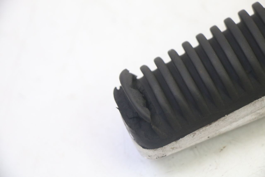 photo de PEDANA POSTERIORE SINISTRA YAMAHA X-MAX XMAX 250 (2006 - 2009)