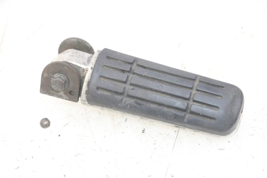 photo de PEDANA POSTERIORE SINISTRA YAMAHA FZS FAZER 600 (2001 - 2003)