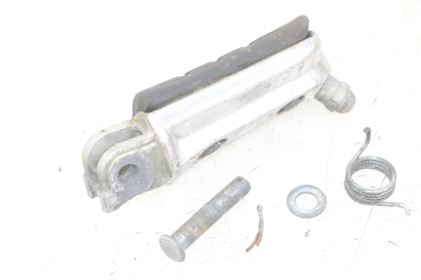 photo de PEDANA ANTERIORE DESTRA HONDA CBF 500 (2004 - 2007)