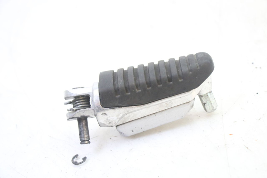 photo de PEDANA ANTERIORE DESTRA SUZUKI GSR 750 (2011 - 2017)