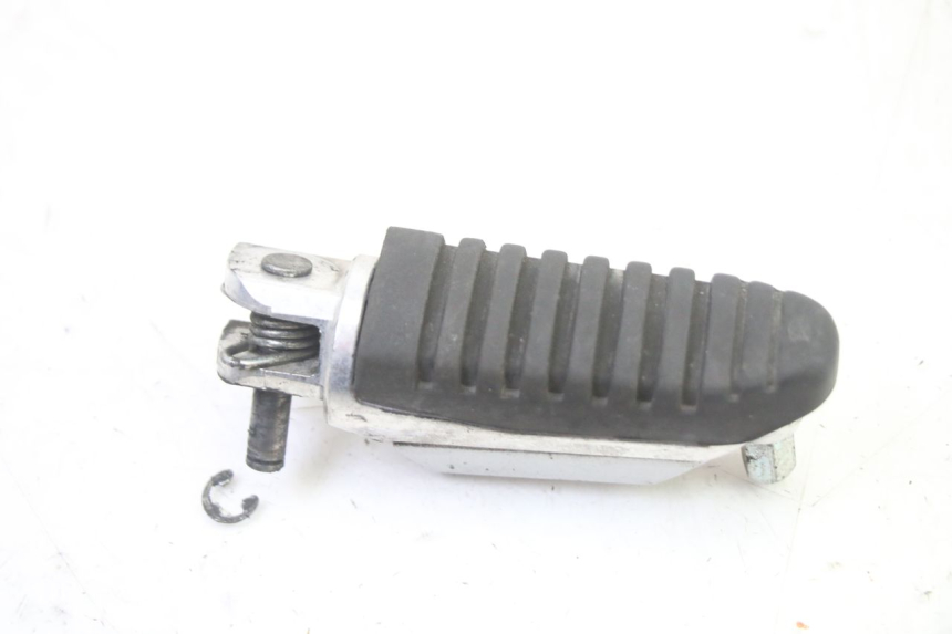 photo de PEDANA ANTERIORE DESTRA SUZUKI GSR 750 (2011 - 2017)