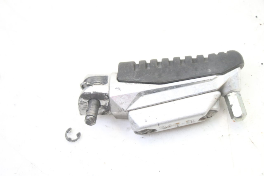 photo de PEDANA ANTERIORE DESTRA SUZUKI GSR 750 (2011 - 2017)