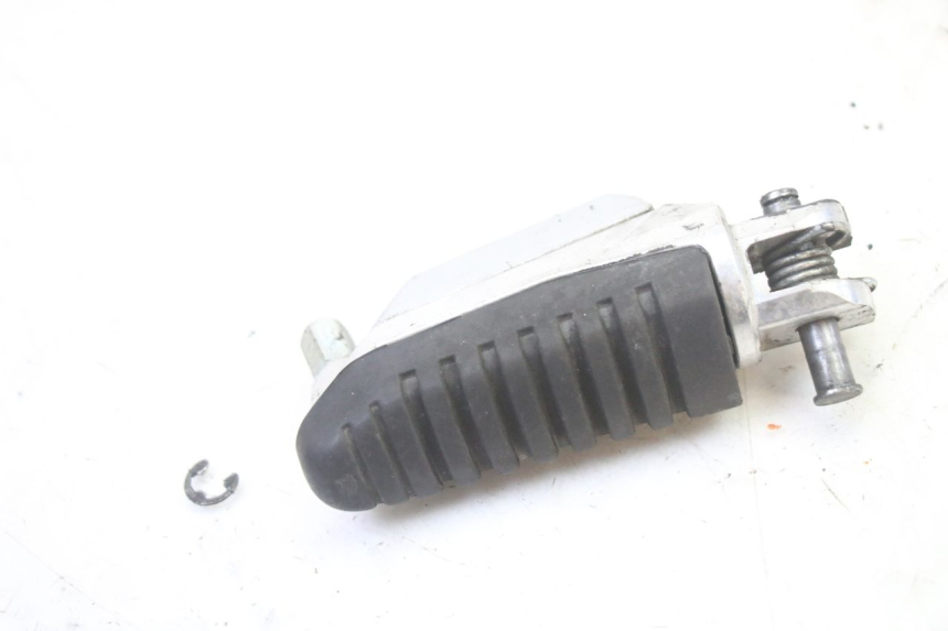 photo de PEDANA ANTERIORE DESTRA SUZUKI GSR 750 (2011 - 2017)