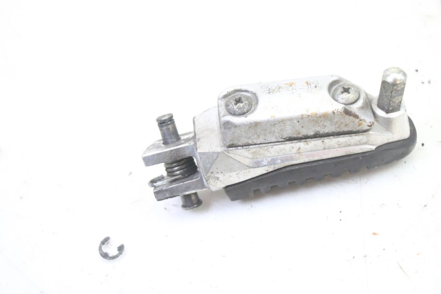 photo de PEDANA ANTERIORE DESTRA SUZUKI GSR 750 (2011 - 2017)