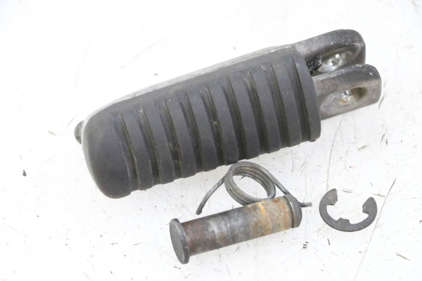 photo de CALE PIED AVANT DESTRO KAWASAKI ZR7 ZR-7 S 750 (1999 - 2004)