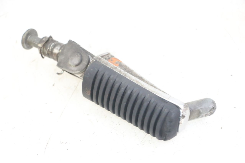 photo de CALE PIED ANTERIORE DESTRO YAMAHA FZS FAZER 600 (2001 - 2003)