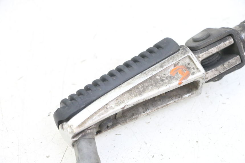photo de CALE PIED ANTERIORE DESTRO YAMAHA FZS FAZER 600 (2001 - 2003)