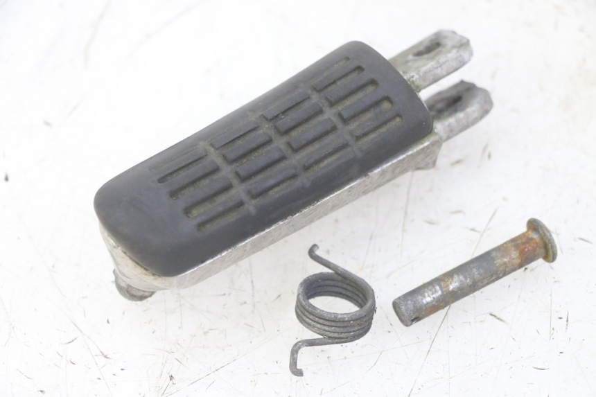 photo de PEDANA ANTERIORE SINISTRA HONDA CBF 500 (2004 - 2007)