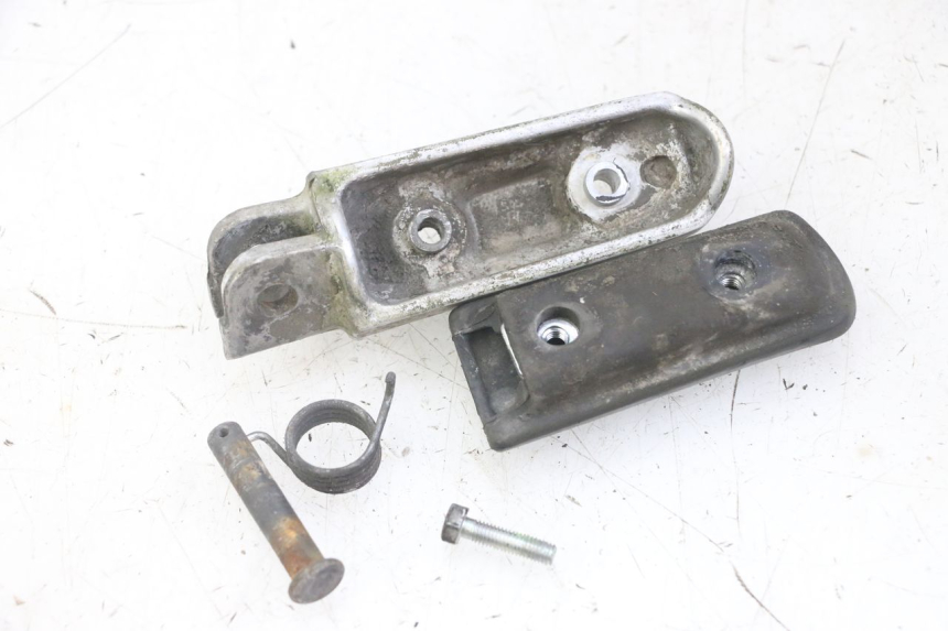 photo de PEDANA ANTERIORE SINISTRA HONDA CBF 500 (2004 - 2007)