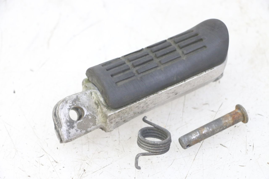 photo de PEDANA ANTERIORE SINISTRA HONDA CBF 500 (2004 - 2007)