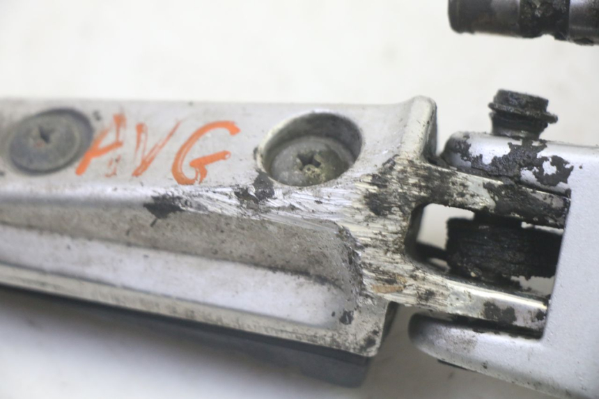 photo de PEDANA ANTERIORE SINISTRA SUZUKI DL V STROM 1000 (2002 - 2007) - Stato della superficie e materiale