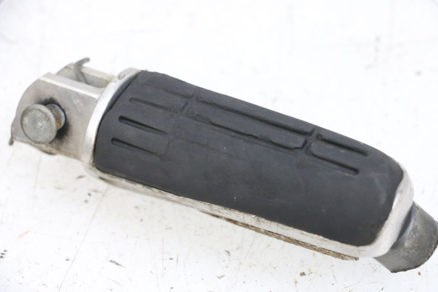 photo de PEDANA ANTERIORE SINISTRA YAMAHA FJR ABS 1300 (2006 - 2012) - Primo piano tecnico