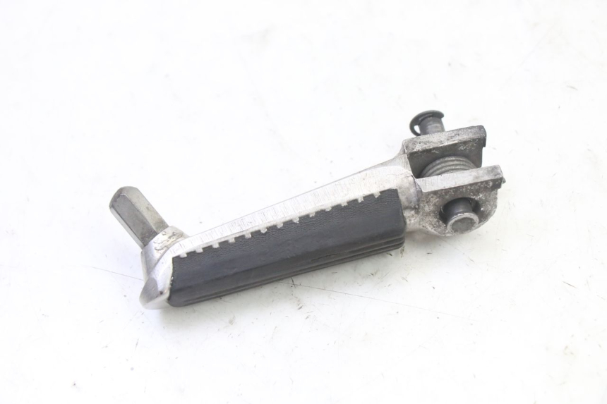 photo de PEDANA ANTERIORE SINISTRA SUZUKI SV S 650 (2003 - 2009)