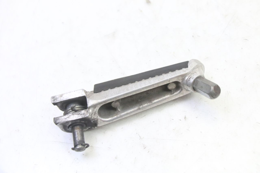 photo de PEDANA ANTERIORE SINISTRA SUZUKI SV S 650 (2003 - 2009)