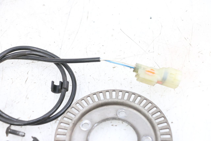 photo de CAPTEUR ABS ANTERIORE PEUGEOT SATELIS 125 (2013 - 2018) - Altra angolazione