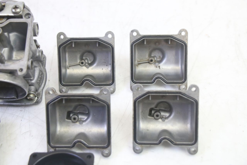 photo de CARBURATORE KAWASAKI GPZ RX 1000 (1986 - 1988) - Primo piano ad alta risoluzione