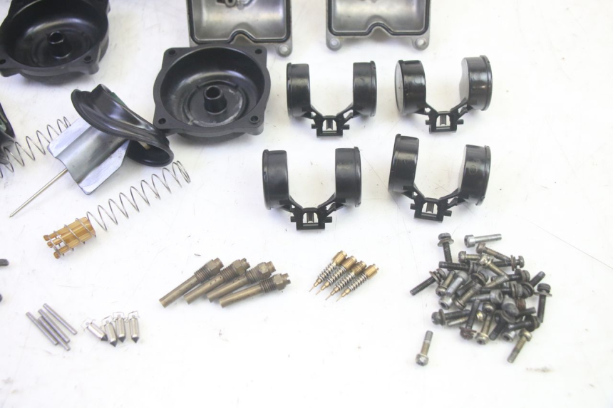 photo de CARBURATORE KAWASAKI GPZ RX 1000 (1986 - 1988) - Focus sulla struttura