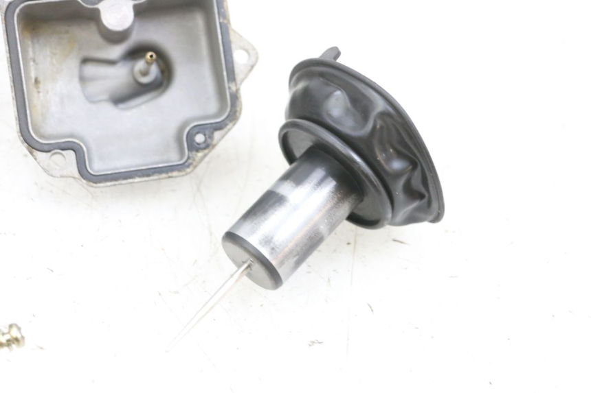 photo de CARBURATORE PEUGEOT KISBEE 4T 50 (2010 - 2017) - Focus sulla struttura