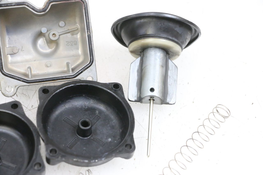 photo de CARBURATORE KAWASAKI ZR 7 750 (1999 - 2001) - Dettagli dei punti di fissaggio