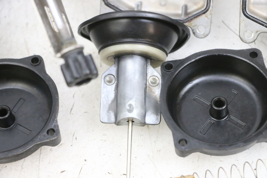 photo de CARBURATORE KAWASAKI ZR 7 750 (1999 - 2001) - Stato della superficie e materiale