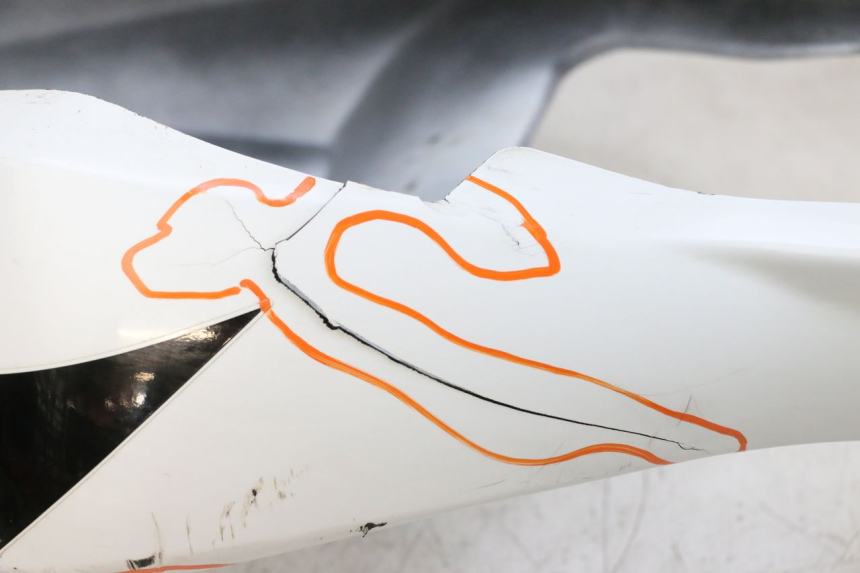 photo de CARENA POSTERIORE SUZUKI GSXR GSX-R 1000 (2003 - 2004) - Primo piano tecnico