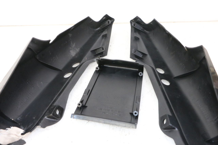 photo de CARENA POSTERIORE YAMAHA FZS FAZER 600 (2001 - 2003)