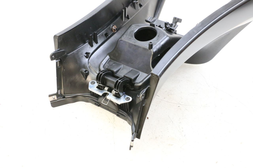 photo de SERBATOIO COPERCHIO PIAGGIO MP3 HPE 350 (2018 - 2020) - Dettagli dei punti di fissaggio