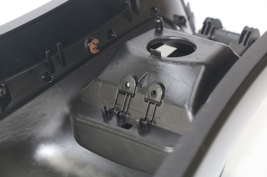 photo de CARENAGE RESERVOIR PIAGGIO MP3 500 (2014 - 2016)