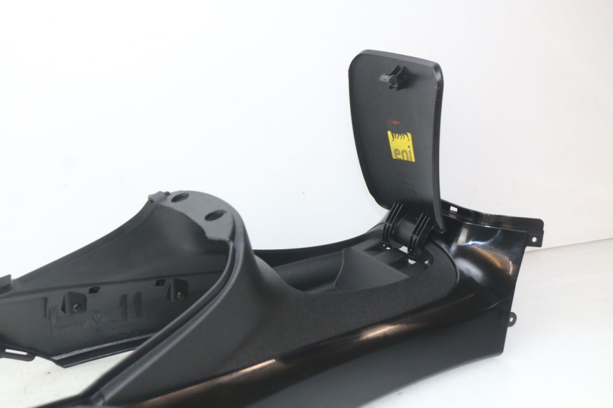 photo de CARENAGE RESERVOIR PIAGGIO MP3 500 (2014 - 2016)