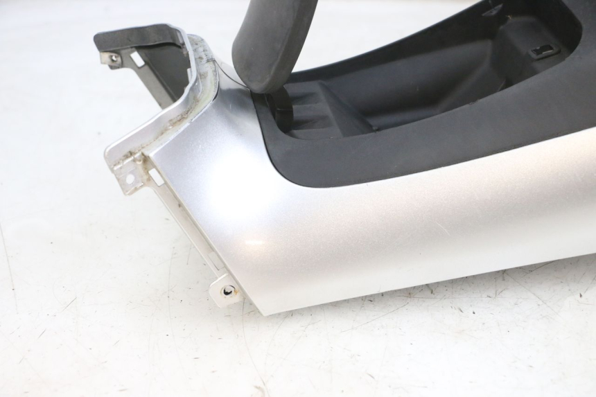 photo de CARENAGE RESERVOIR PIAGGIO MP3 RL 250 (2007 - 2010) - Zoom sui componenti