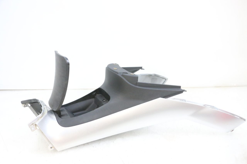 photo de CARENAGE RESERVOIR PIAGGIO MP3 RL 250 (2007 - 2010) - Primo piano ad alta risoluzione