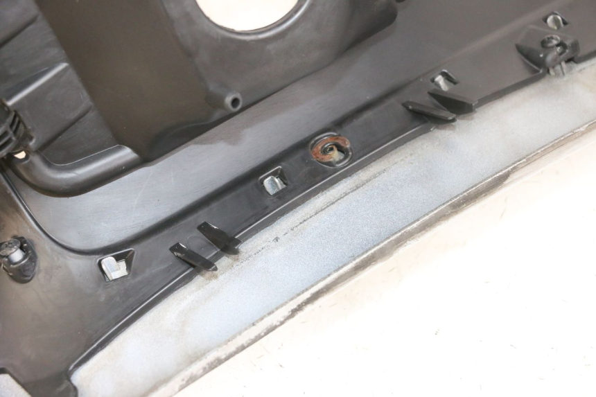 photo de CARENAGE RESERVOIR PIAGGIO MP3 RL 250 (2007 - 2010) - Zoom sullo stato d'uso