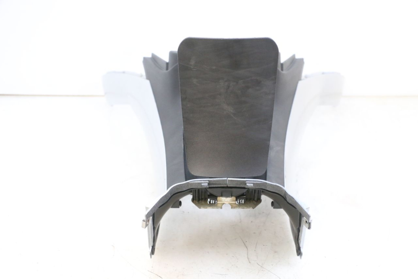 photo de CARENAGE RESERVOIR PIAGGIO MP3 RL 250 (2007 - 2010) - Caratteristiche distintive